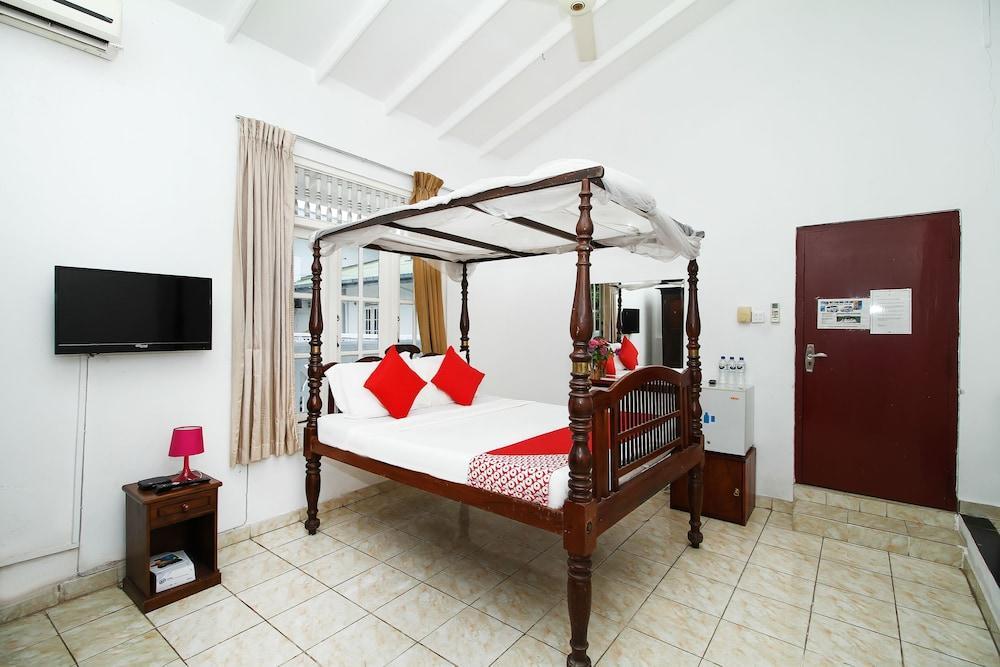 Oyo 347 Hotel Empryean Катунаяка Экстерьер фото