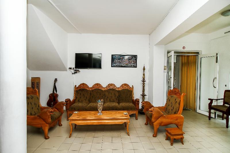 Oyo 347 Hotel Empryean Катунаяка Экстерьер фото