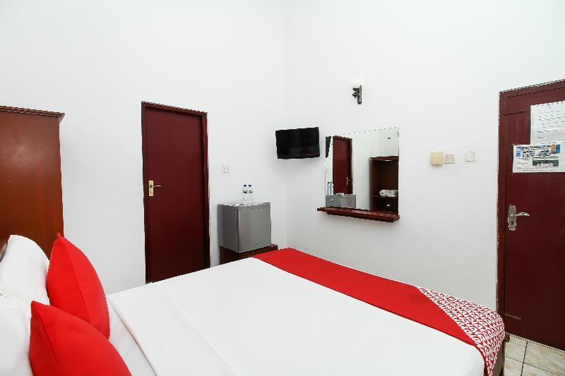 Oyo 347 Hotel Empryean Катунаяка Экстерьер фото