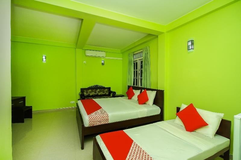 Oyo 347 Hotel Empryean Катунаяка Экстерьер фото