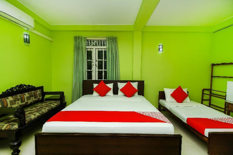 Oyo 347 Hotel Empryean Катунаяка Экстерьер фото